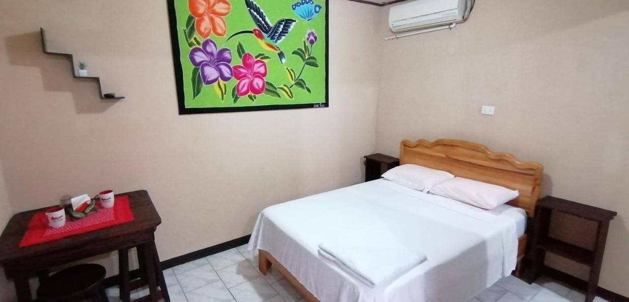 Red Frog Hotel La Fortuna Exterior photo